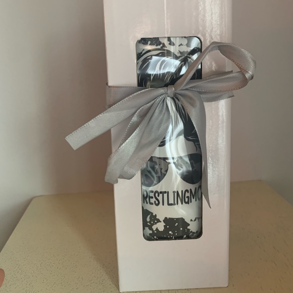 Wrestling 🤼‍♀️ Mom Messy Bun Tumbler 20oz Lid, Straw, Gift Box Included - Picture 8 of 8